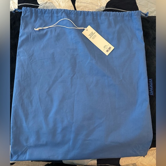 BAGGU Recycled Leather Shoulder Bag - Picture 9 of 9